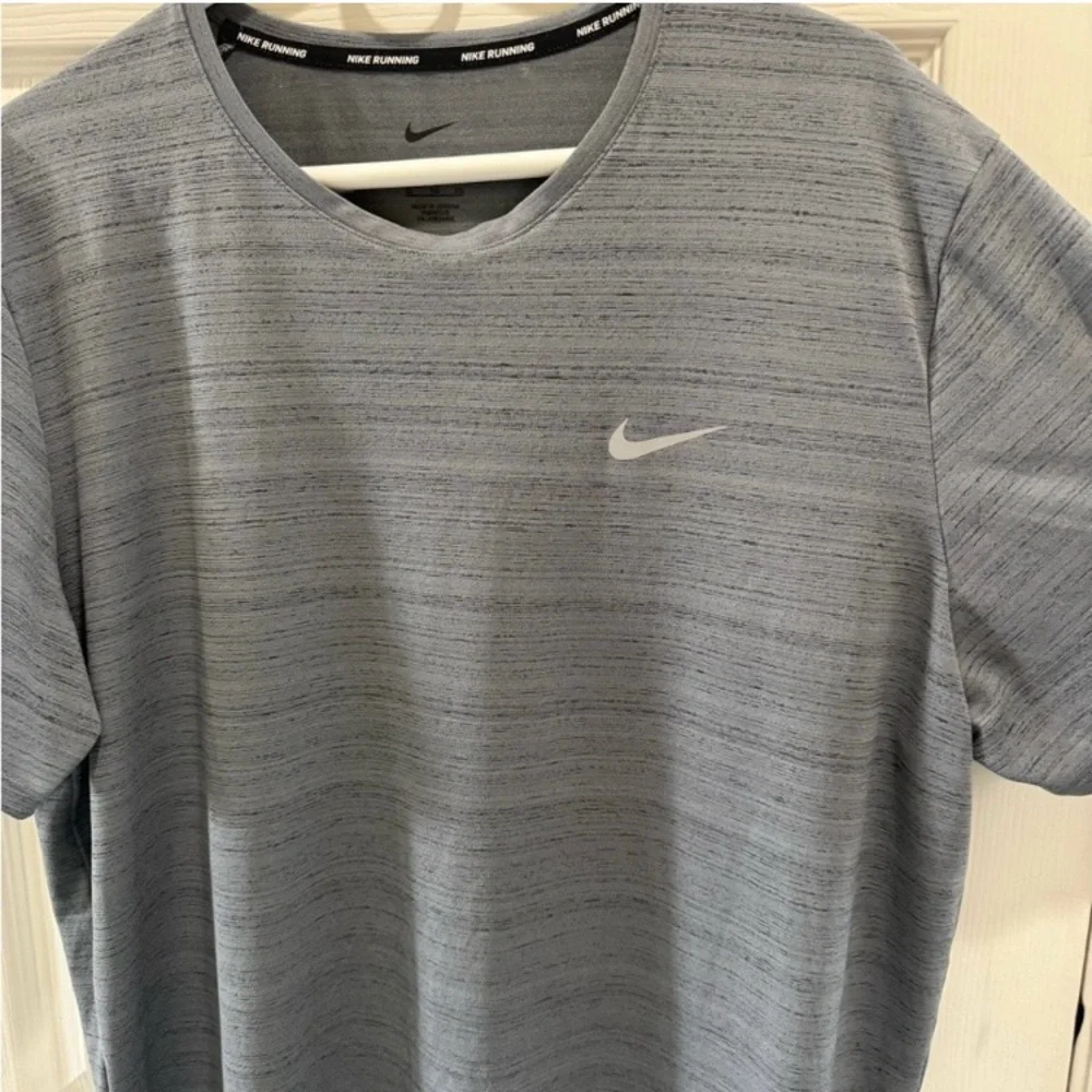 Nike Dri Fit Heathered Gray Short Sleeve men’s L